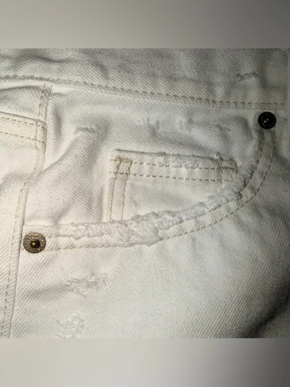 Universal Thread clean white
